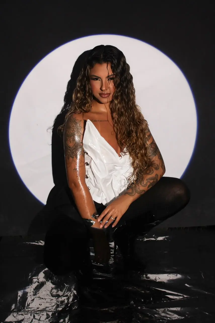 Ensaio Wet Body Session com cabelo molhado